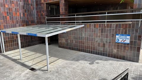 Nueva zona provisional de extraccin de sangre en el complejo hospitalario